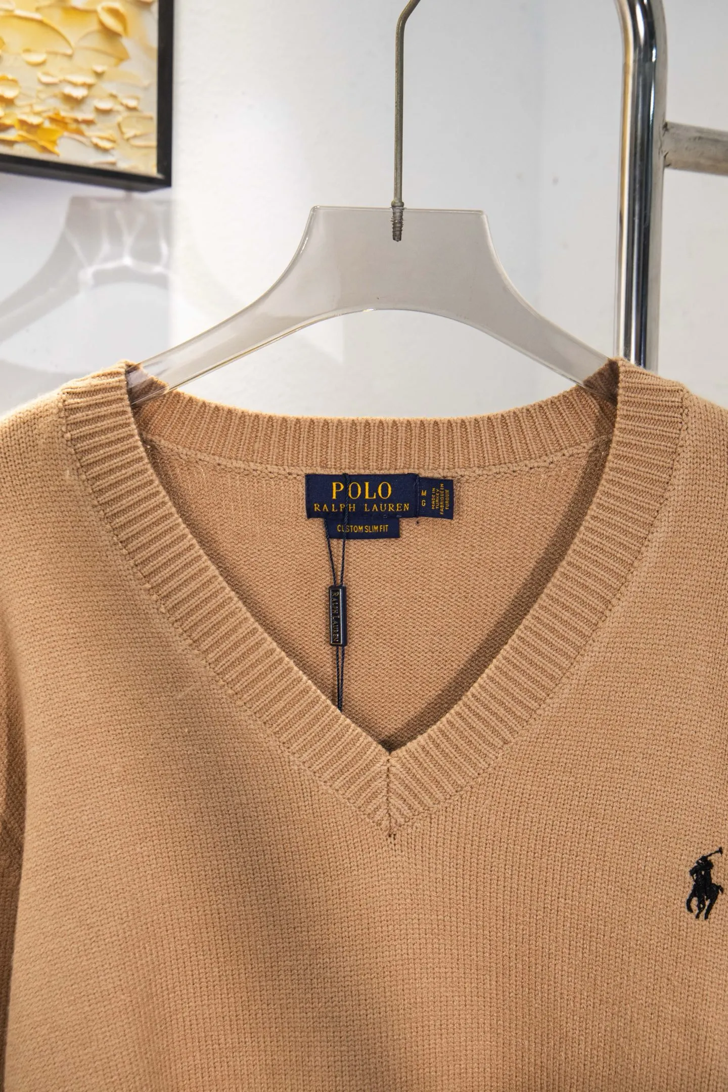 P210 Style number: Y197 Ralph Lauren men's crew neck sweater men's hemp flower original collar sweater. The version is really good-looking. It can be worn alone or as a jacket to be worn inside or outside. The upper body shows personal fashion charm. Four colors are available. The same style for men and women. A must-see item for new summer products. Tag, hanging grain, washed, packaging bag, full set of accessories. Very good appearance. Super exquisite workmanship. Size: S-XL